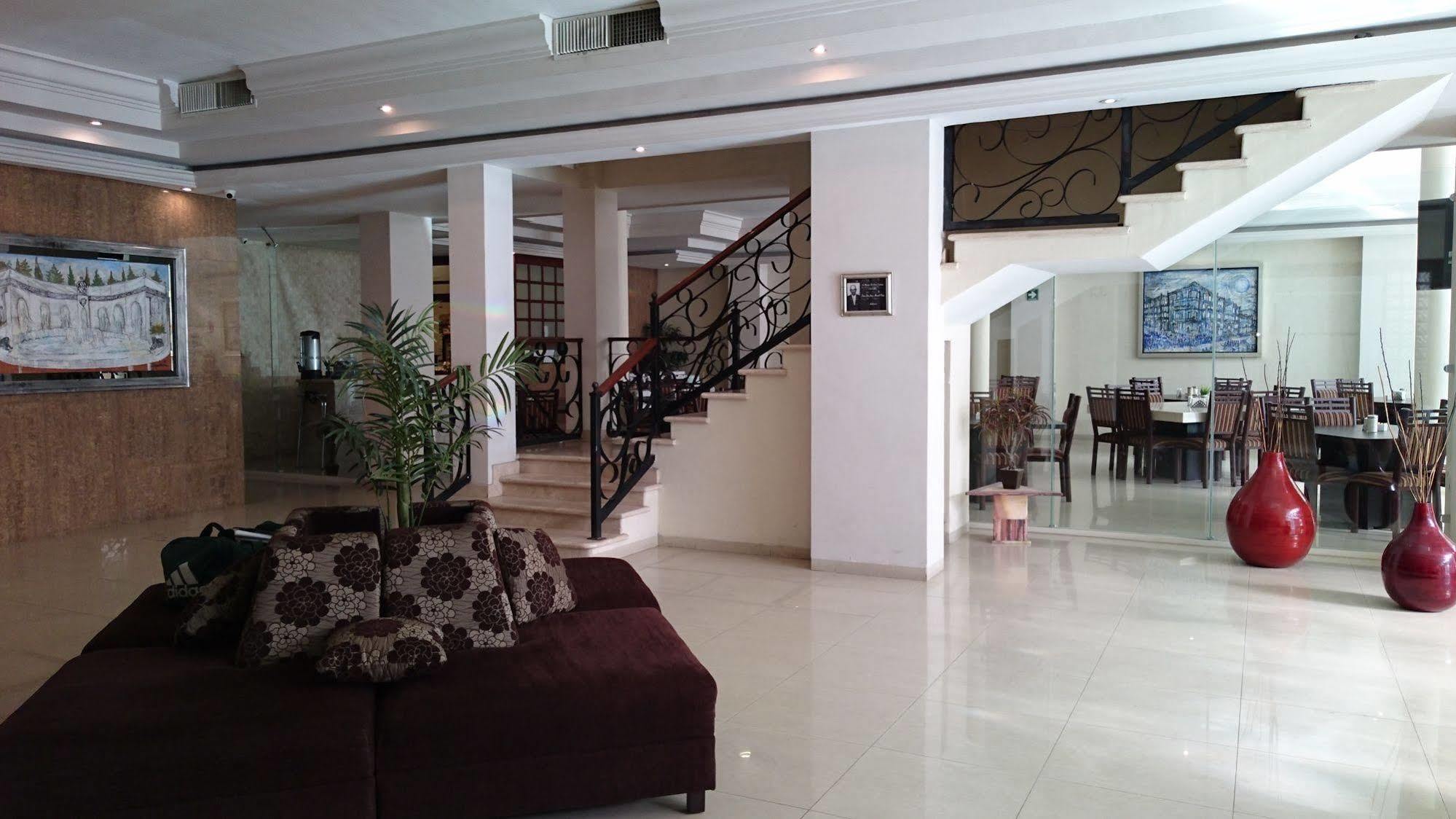 Savoy Express Hotel Torreón Екстериор снимка