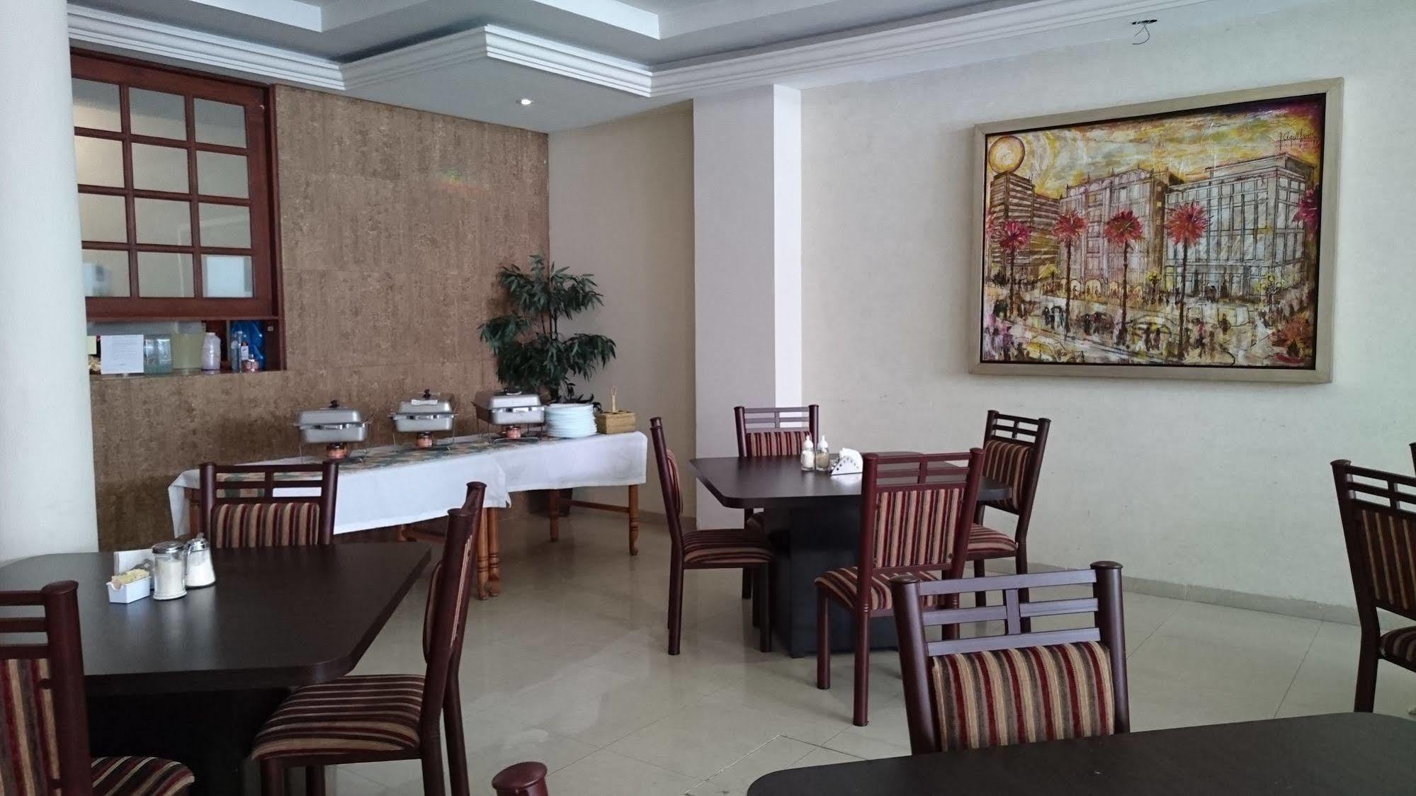 Savoy Express Hotel Torreón Екстериор снимка